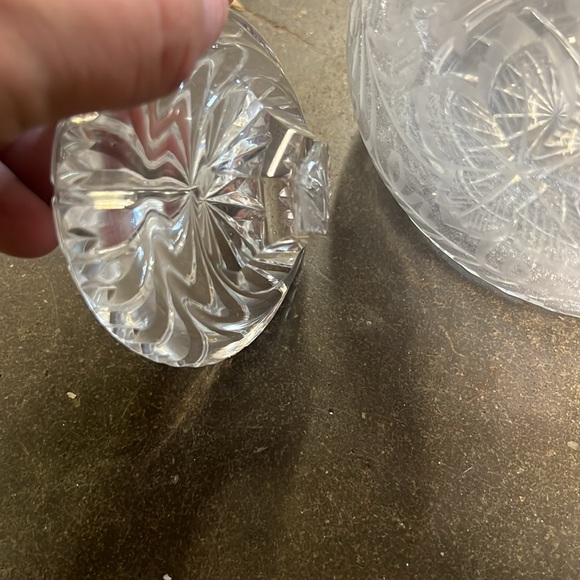 Pressed glass Crystal Decanter Round Lidded 11" Heavy Beautiful! As is - Picture 5 of 6